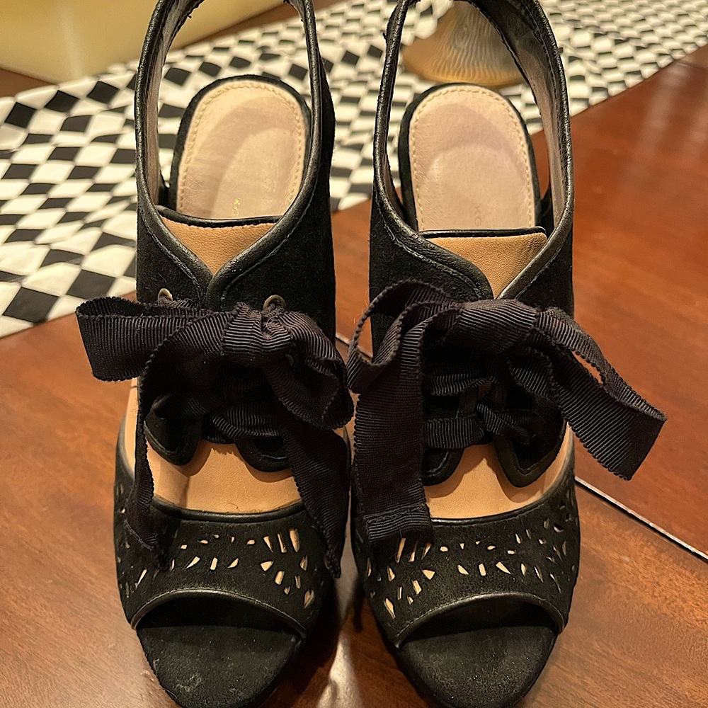 Kurt Geiger Black and Tan high heels with bow